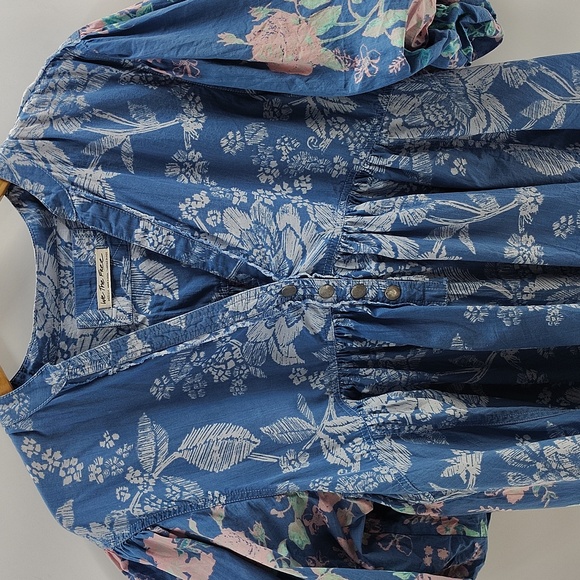 WE THE FREE Cosette Floral Chambray Combo Pullover Top Size Medium - Picture 3 of 8